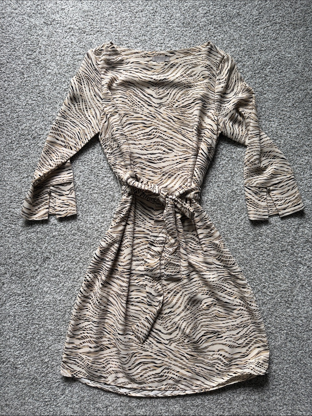 H&M Beige and Black Zebra-Print Long-Sleeve Belted Dress